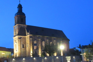 Außenansicht der Pfarrkirche St. Martin in Mömlingen Außenansicht der Pfarrkirche St. Martin in Mömlingen